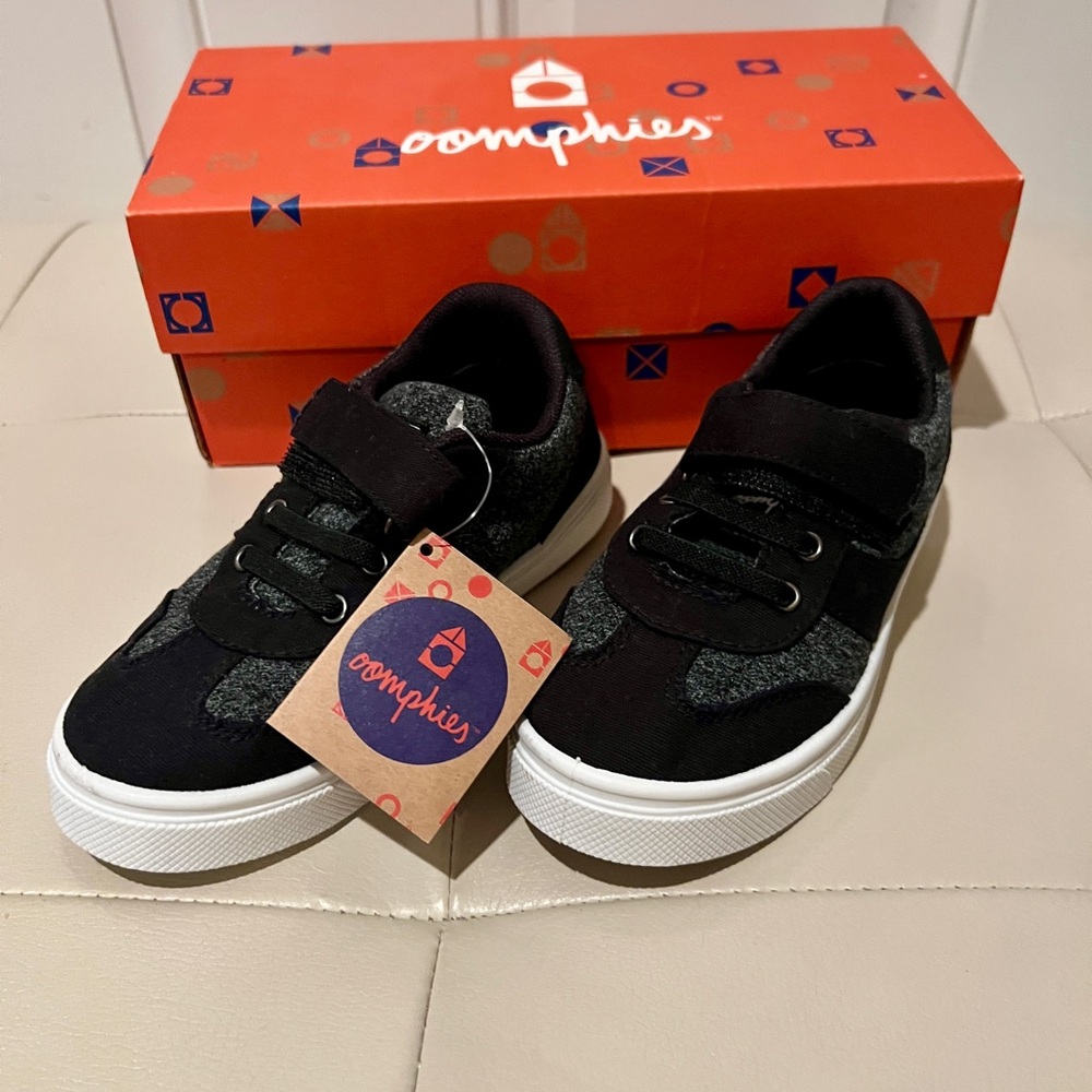 Oomphies Kids Black and Gray Sneakers